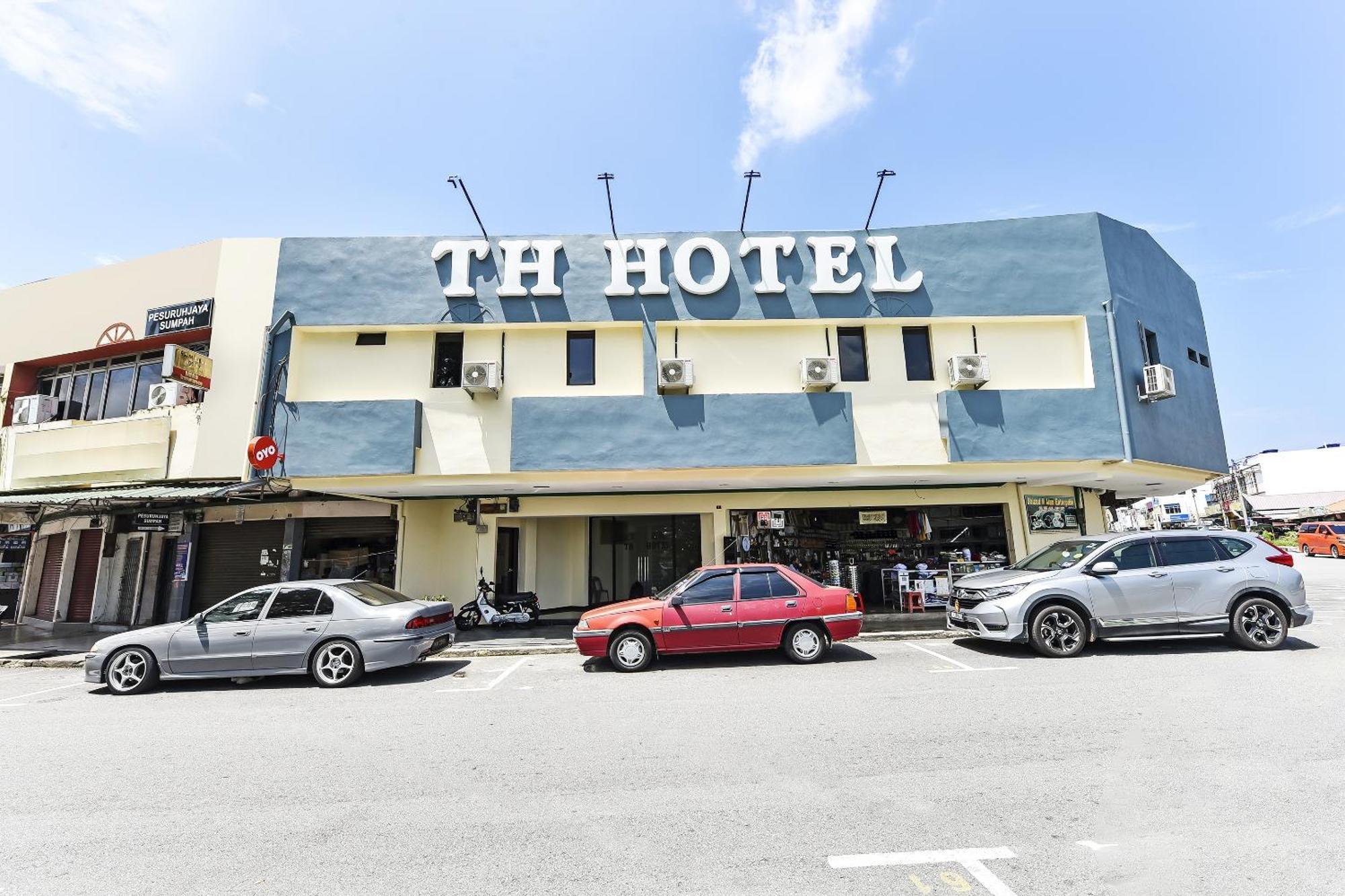 Oyo 90445 Th Hotel Bahau Exterior foto
